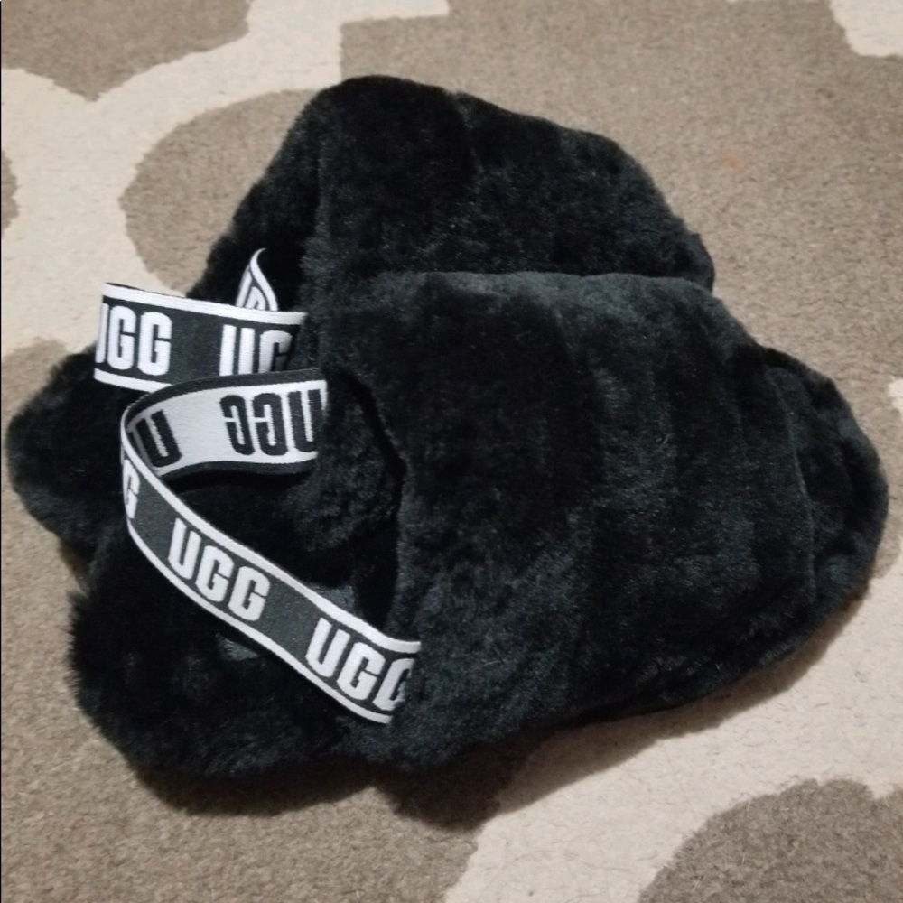 BRAND NEW UGG FLUFF YEAH SLIPPERS SIZE 8